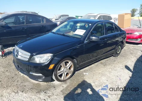 2011 Mercedes-Benz C 300 Luxury/Sport из США, поврежденный, VIN WDDGF5EB2BR168537